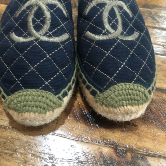 CHANEL NAVY BLUE CANVAS ESPADRILLES W/ GREEN STITCHING 35 - Picture 8 of 8